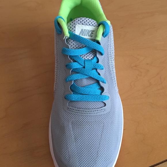 Nike Revolution - Picture 4 of 5